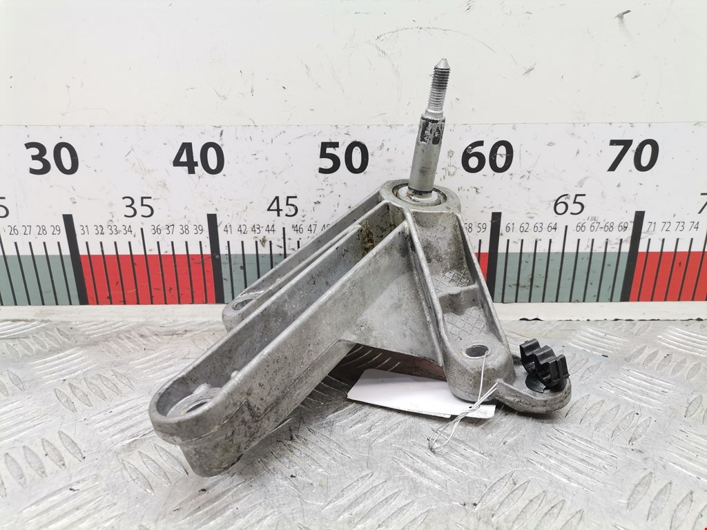 Кронштейн (крепление лапа) двигателя Renault Megane 2 (2002-2009)