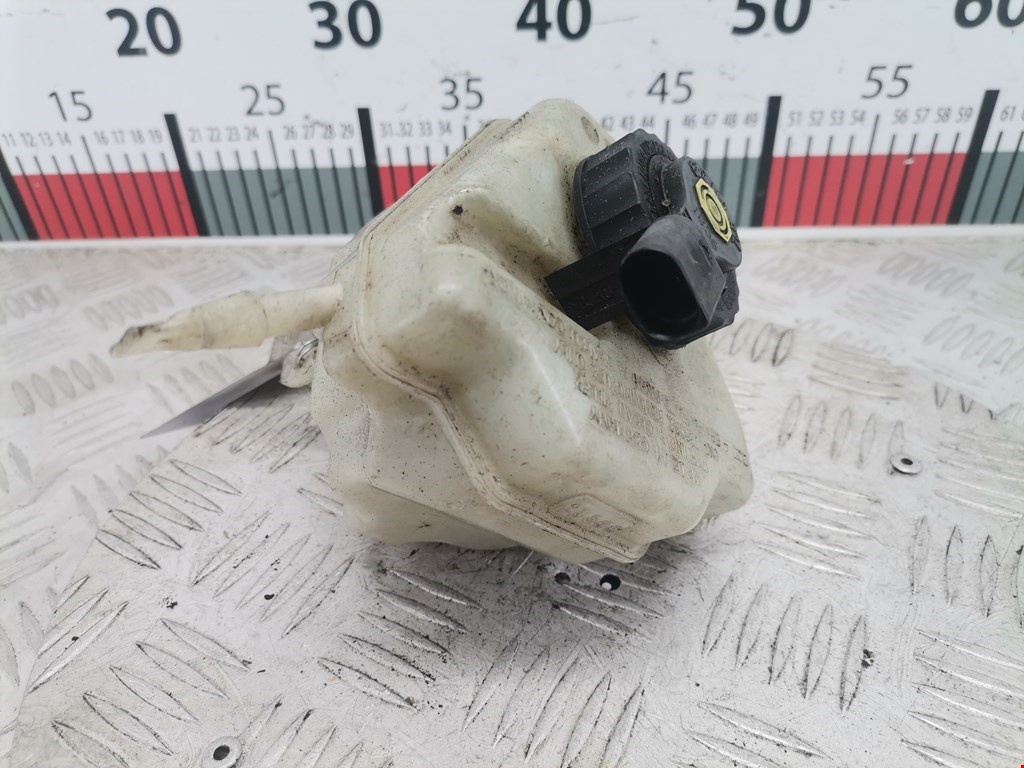 Бачок главного тормозного цилиндра AUDI Q7 I 2006-2015