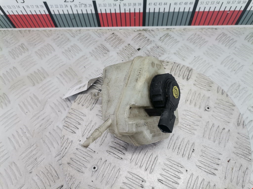 Бачок главного тормозного цилиндра AUDI Q7 I 2006-2015