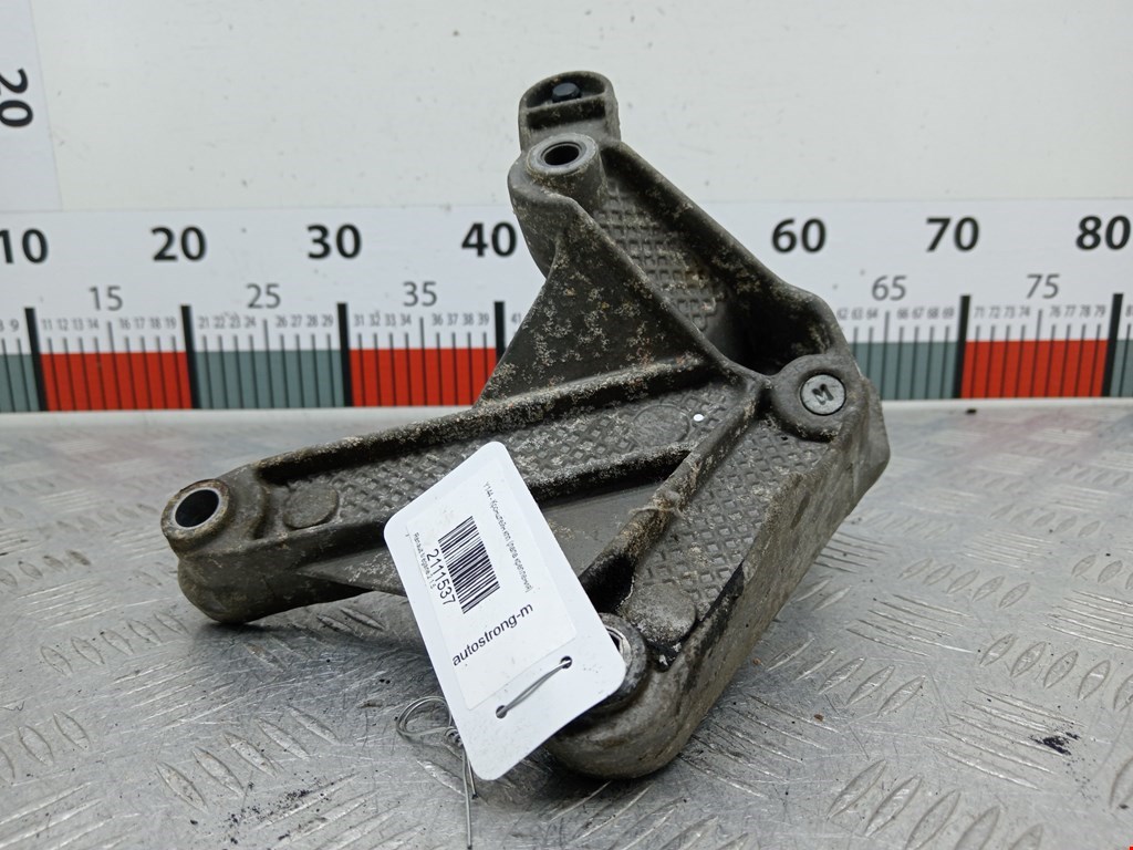 Кронштейн (крепление лапа траверса) кпп Renault Megane 2 (2002-2009)