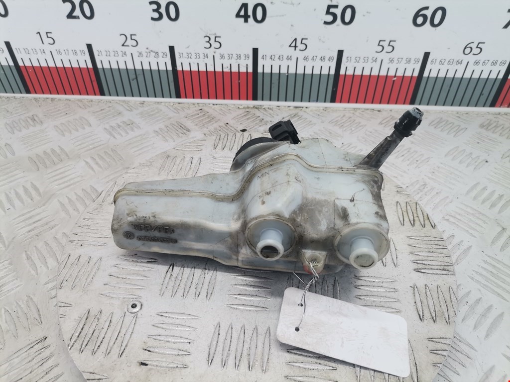 Бачок главного тормозного цилиндра VOLKSWAGEN Passat B7 2011-2015