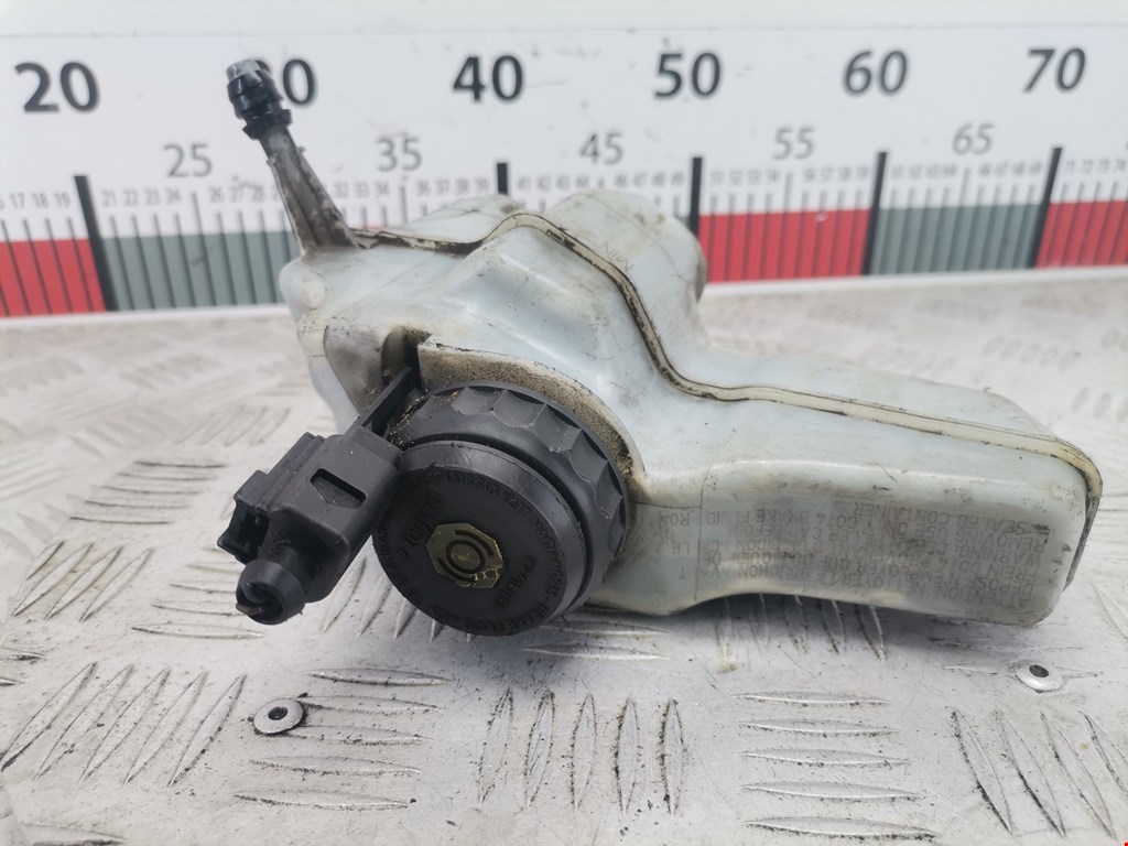 Бачок главного тормозного цилиндра VOLKSWAGEN Passat B7 2011-2015