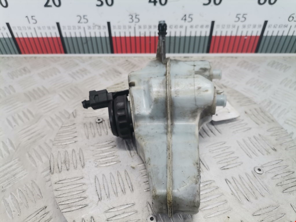 Бачок главного тормозного цилиндра VOLKSWAGEN Passat B7 2011-2015