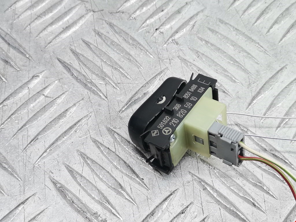 Кнопка антипробуксовочной системы MERCEDES-BENZ C-Class C-klasse W202 1993-2000