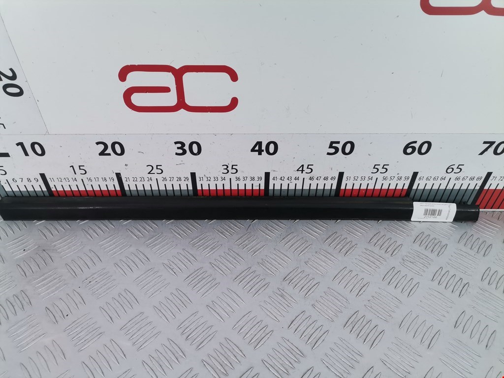 Накладка декоративная (молдинг) стекла двери задней правой Kia Sorento 1 (BL) (2002-2011)