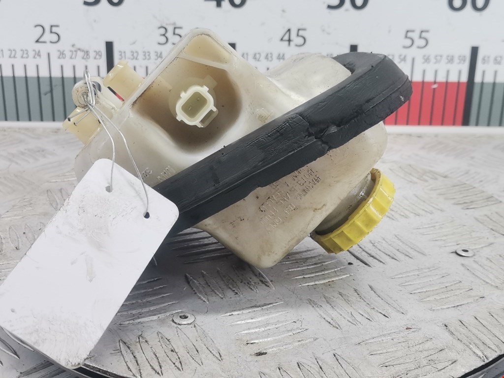 Бачок главного тормозного цилиндра CHRYSLER 300 C 2004-2010