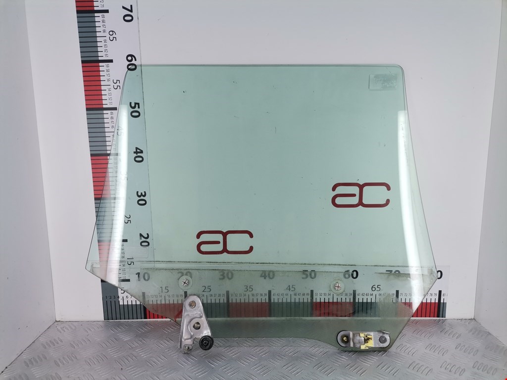 Стекло двери заднее левое SUBARU Forester I 1997-2002