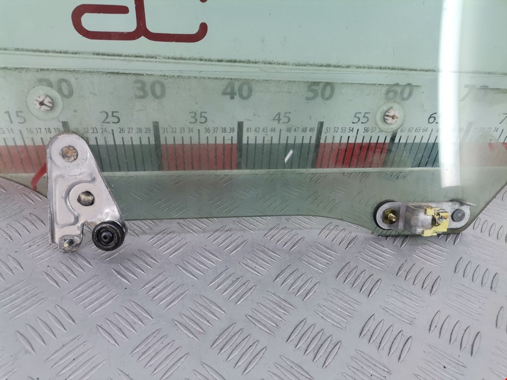 Стекло двери заднее левое SUBARU Forester I 1997-2002