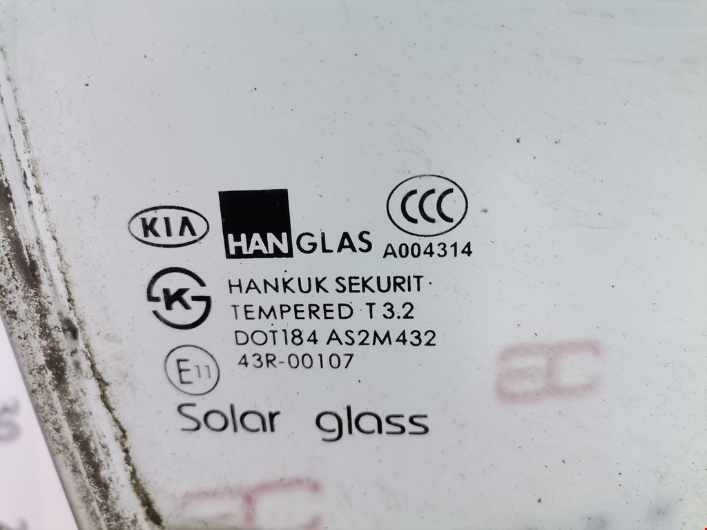 Стекло двери заднее правое KIA Carens 1999-2002