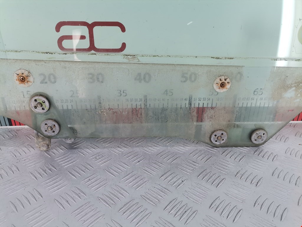 Стекло двери заднее правое SUBARU Forester I 1997-2002