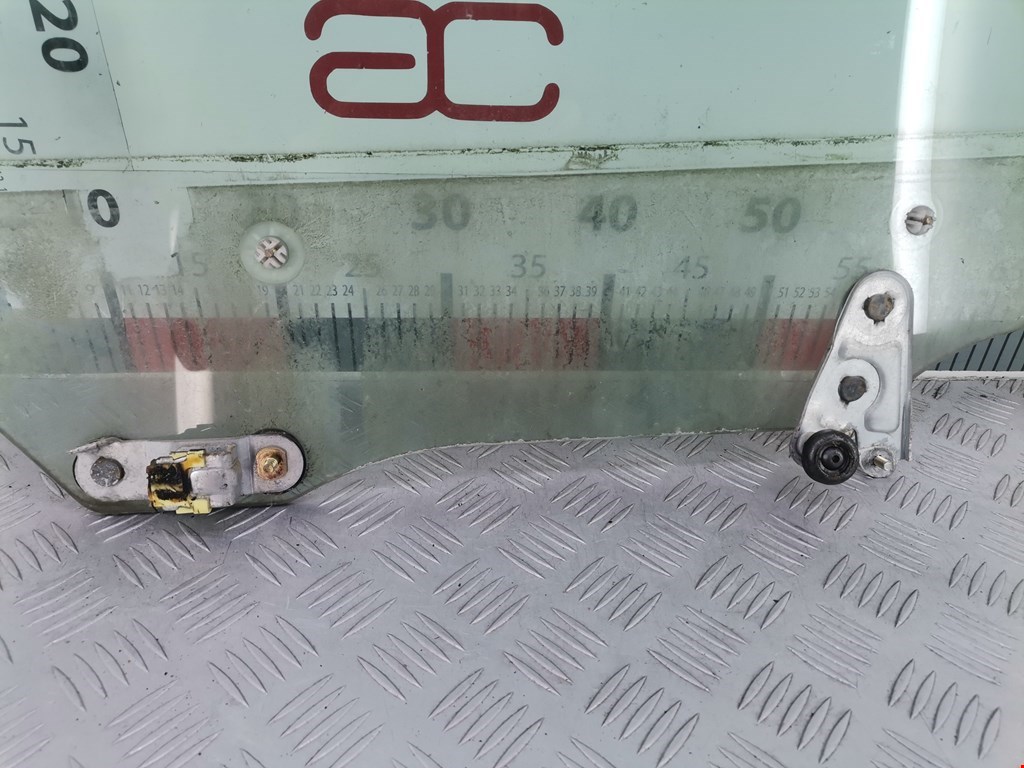 Стекло двери заднее правое SUBARU Forester I 1997-2002