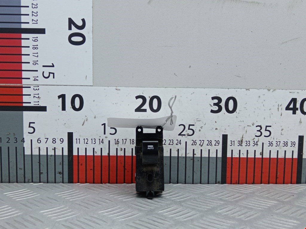 Кнопка стеклоподъемника HYUNDAI i40 2011-2019