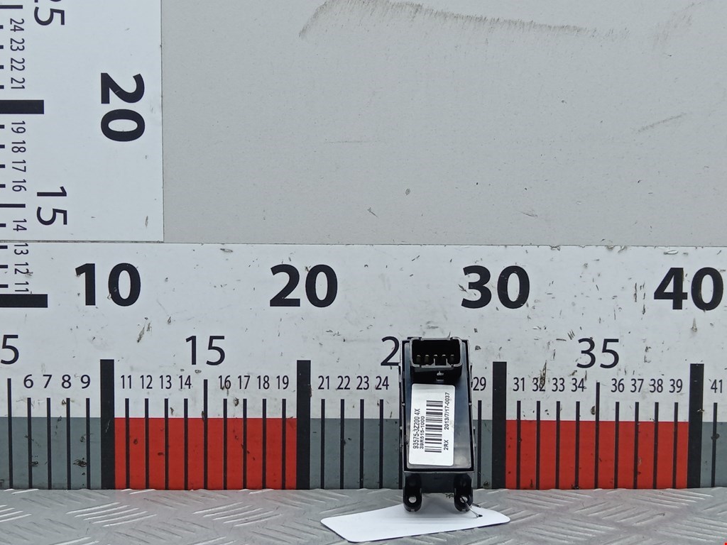 Кнопка стеклоподъемника HYUNDAI i40 2011-2019