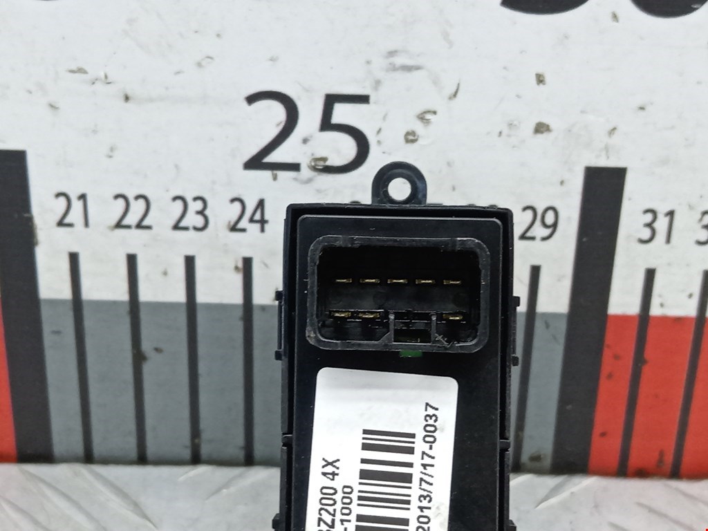 Кнопка стеклоподъемника HYUNDAI i40 2011-2019