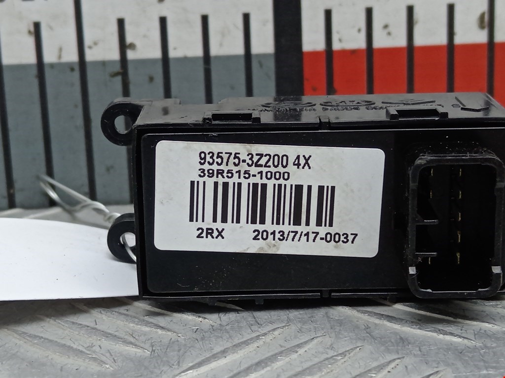 Кнопка стеклоподъемника HYUNDAI i40 2011-2019