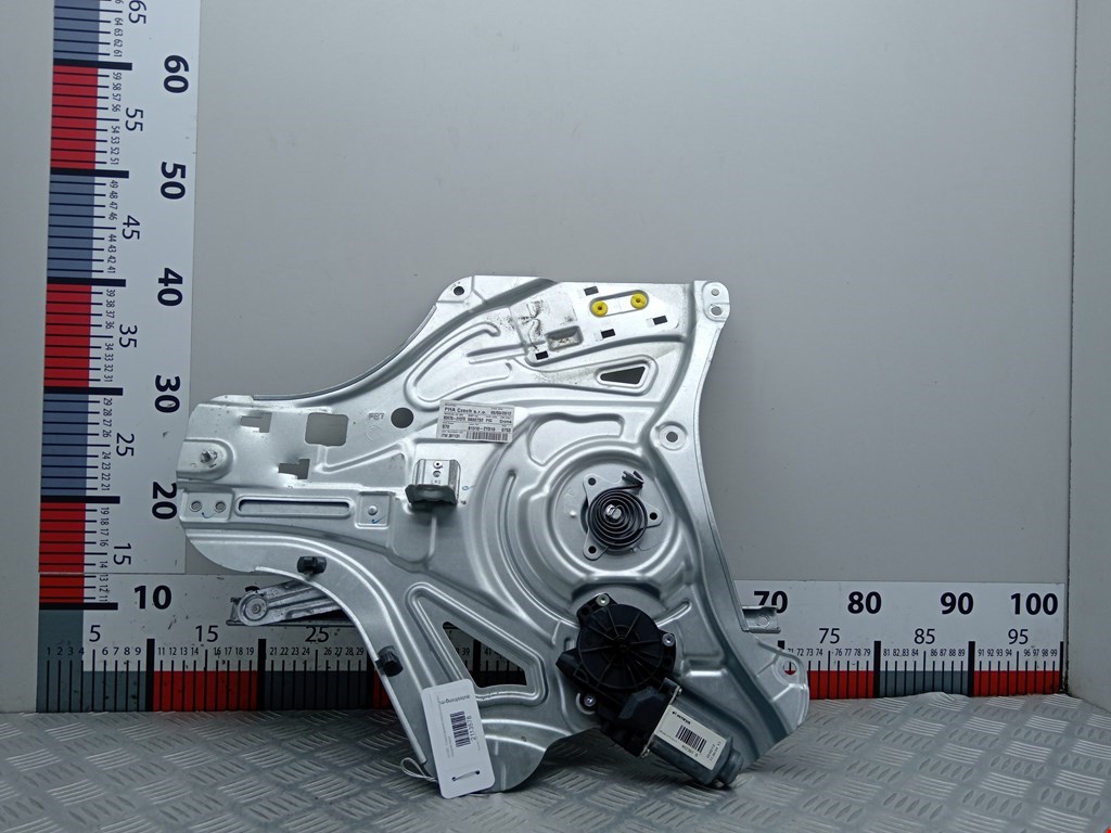 Стеклоподъемник передний левый HYUNDAI ix35 2010-2015