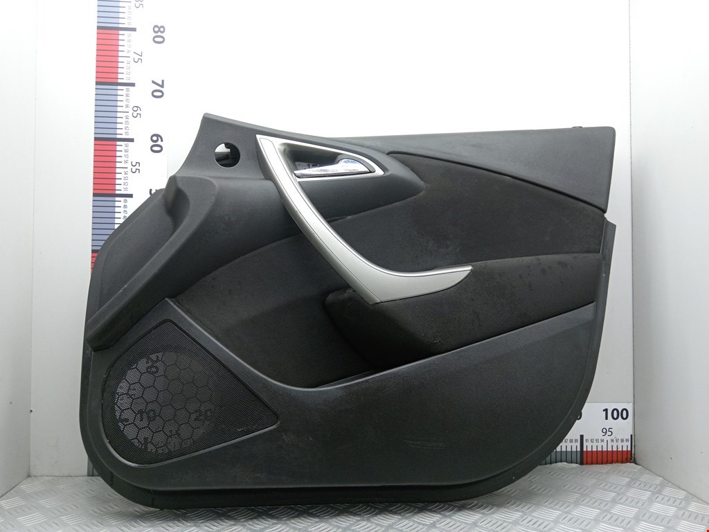 Обшивка двери передняя правая OPEL Astra J 2009-2017