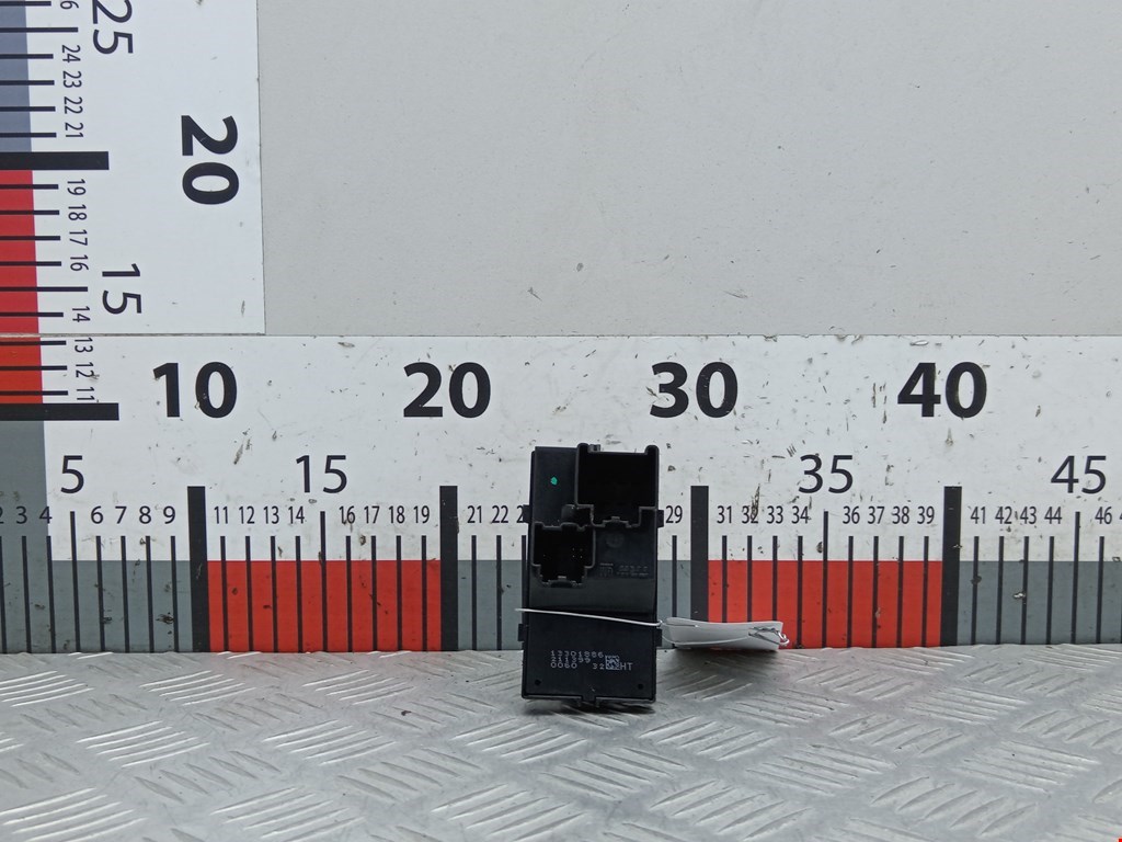 Кнопка стеклоподъемника OPEL Astra J 2009-2017