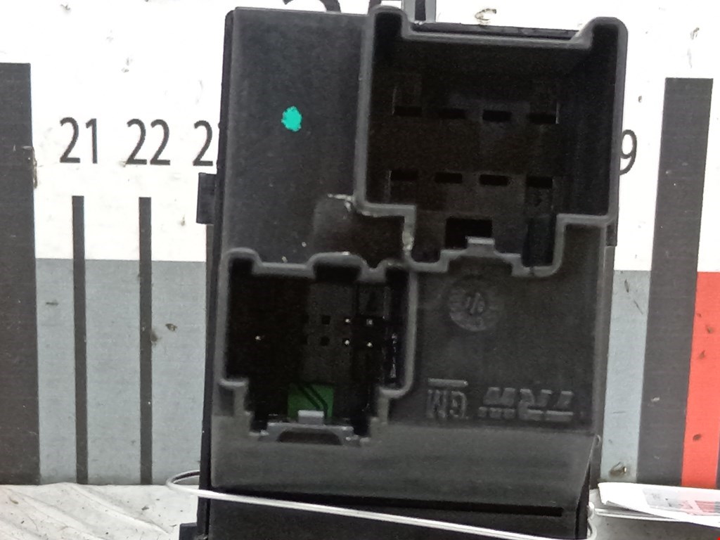 Кнопка стеклоподъемника OPEL Astra J 2009-2017