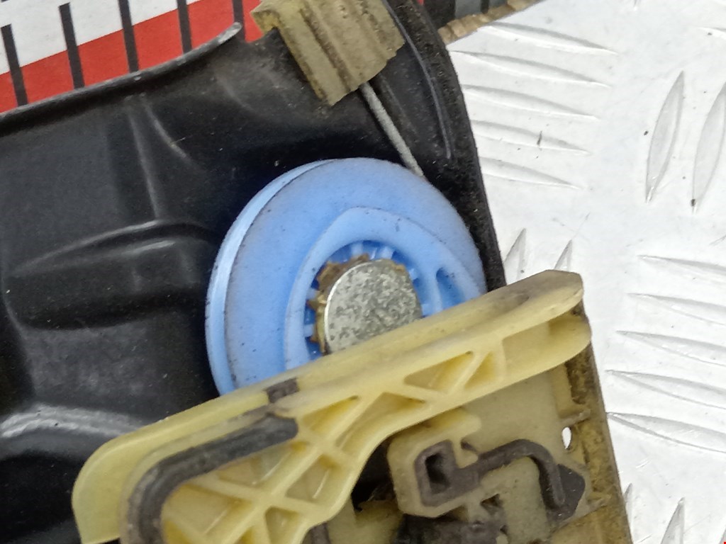 Стеклоподъемник передний левый OPEL Astra J 2009-2017