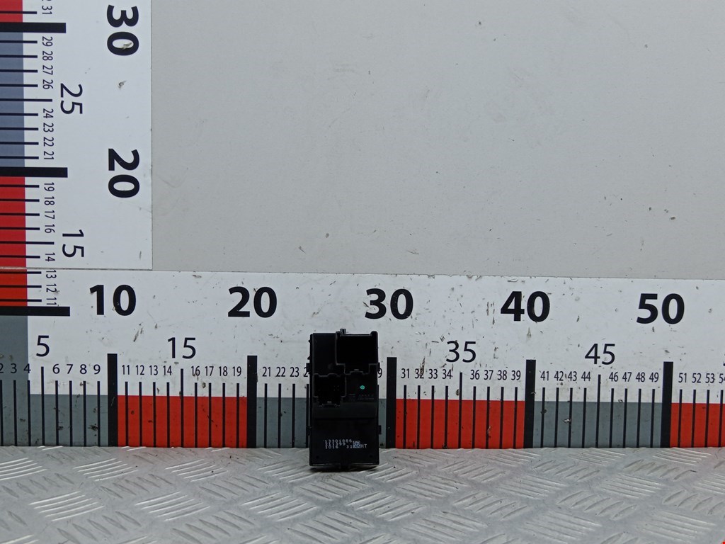 Кнопка стеклоподъемника OPEL Astra J 2009-2017