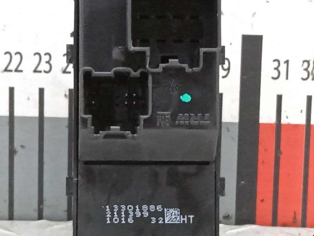 Кнопка стеклоподъемника OPEL Astra J 2009-2017