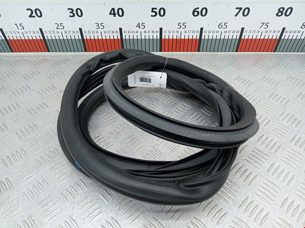 Уплотнитель двери OPEL Mokka 2012-2019