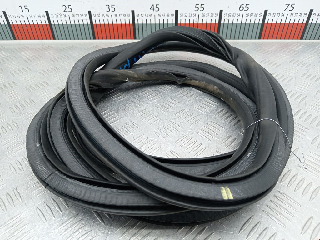 Уплотнитель двери OPEL Mokka 2012-2019