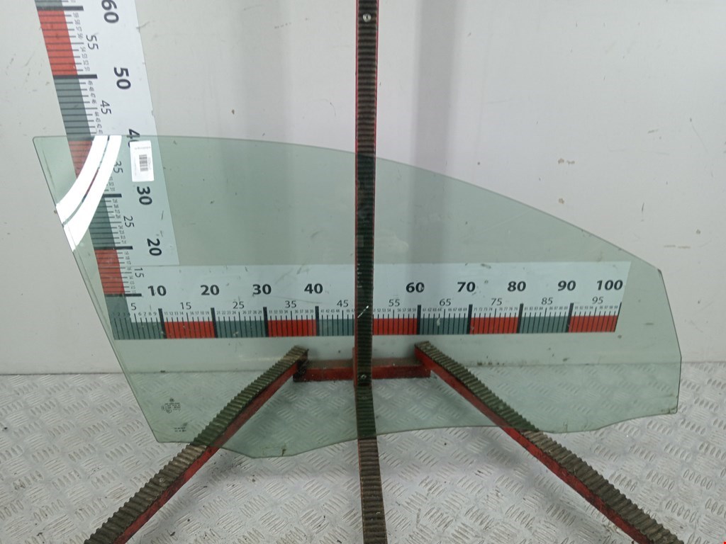 Стекло двери переднее правое VOLKSWAGEN Golf VI 2009-2012