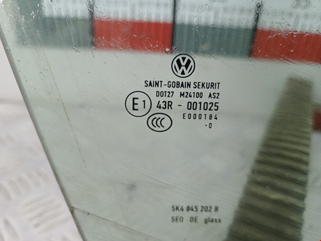 Стекло двери переднее правое VOLKSWAGEN Golf VI 2009-2012