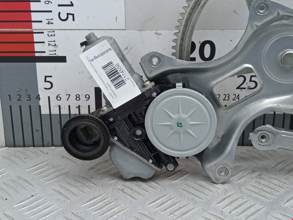 Стеклоподъемник передний правый TOYOTA Prius III XW30 2009-2015