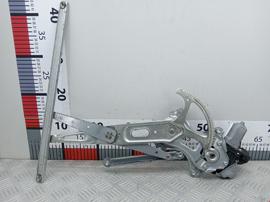Стеклоподъемник передний правый TOYOTA Prius III XW30 2009-2015