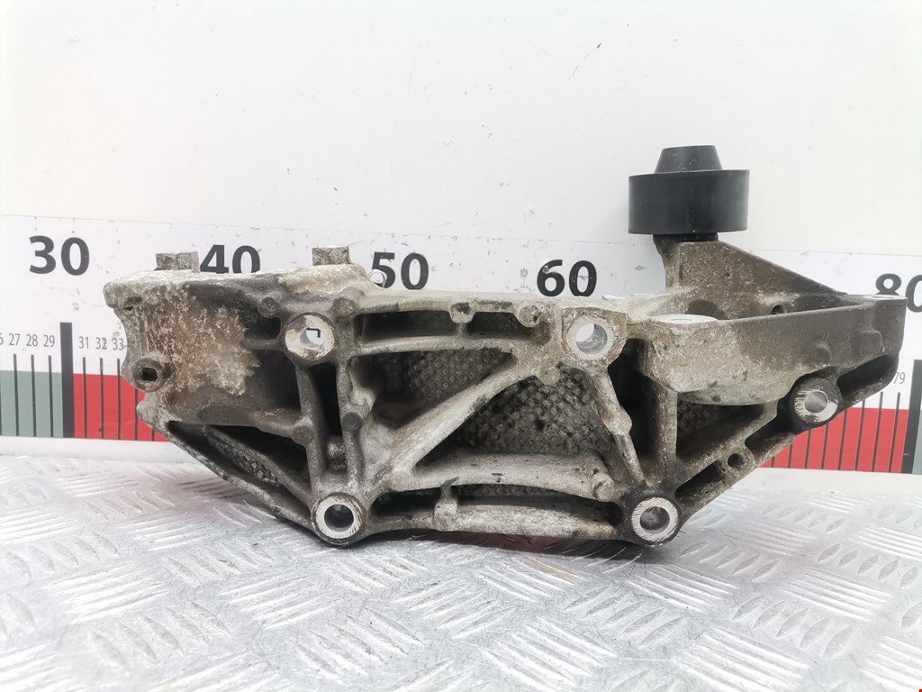 Кронштейн генератора RENAULT Master 2010-н.в.