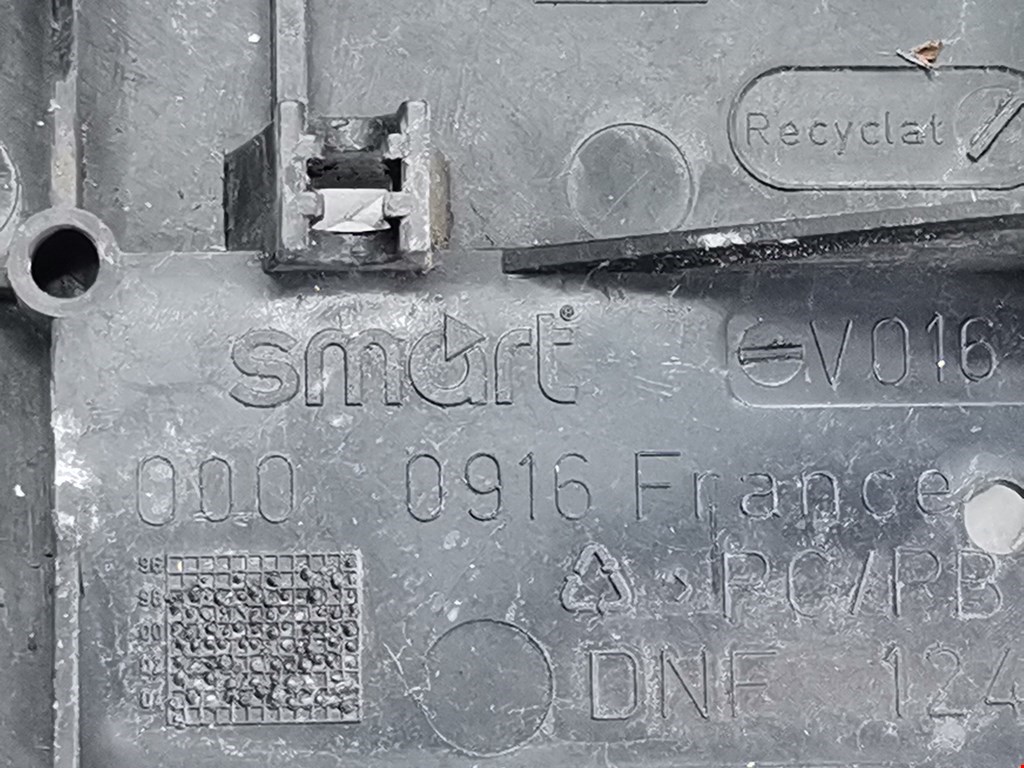 Кронштейн переднего бампера правый SMART Fortwo/City W453 2014-н.в.