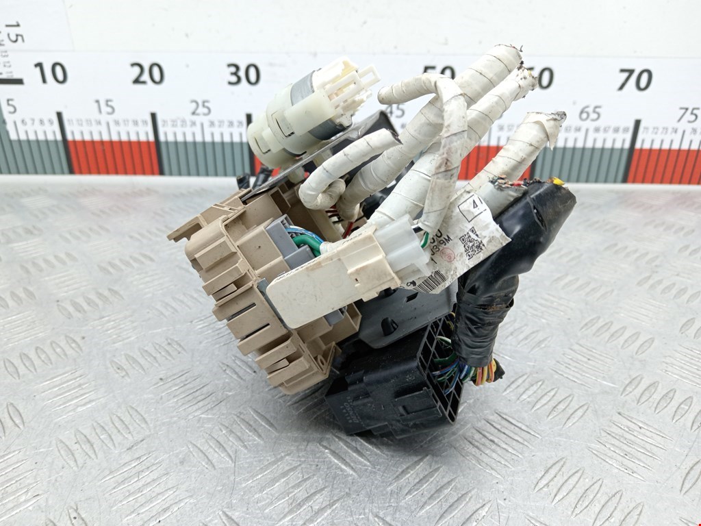 Датчик уровня в бачок омывателя SUBARU Forester II 2002-2008