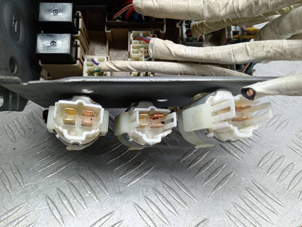 Датчик уровня в бачок омывателя SUBARU Forester II 2002-2008