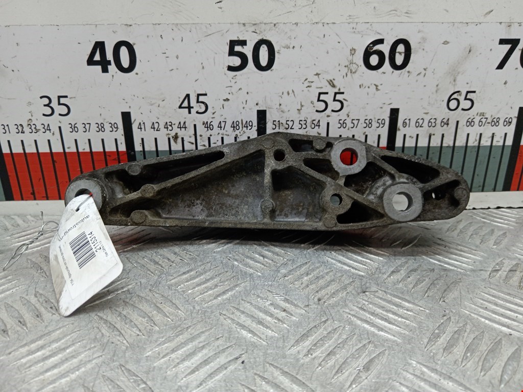 Кронштейн (крепление лапа траверса) кпп Opel Zafira B (2005-2014)