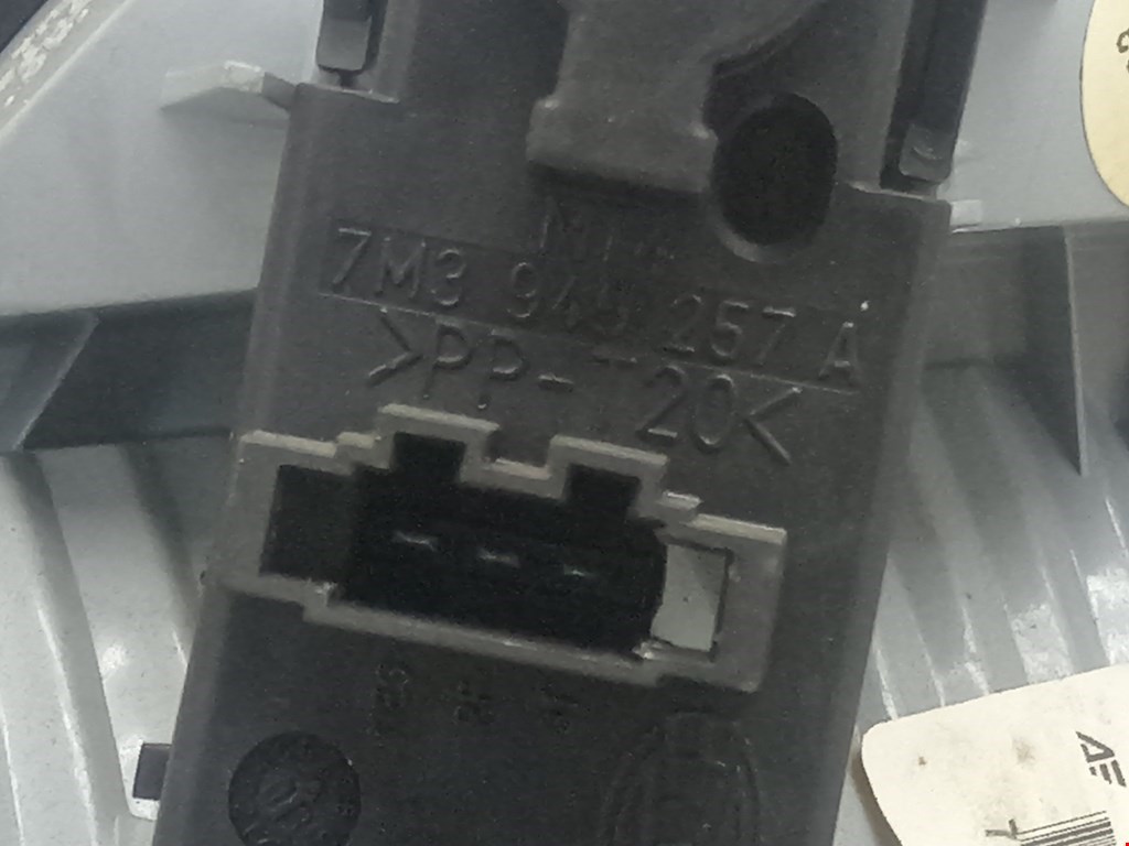 Фонарь задний внутренний левый FORD Galaxy 1995-2005