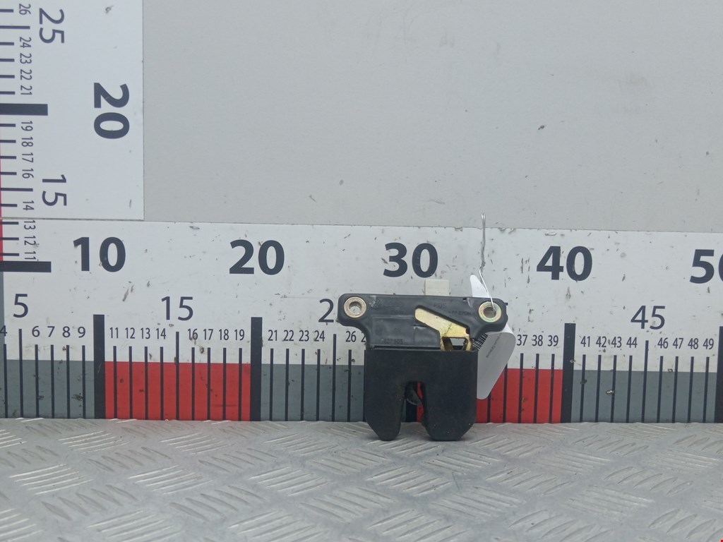 Замок багажника (крышки двери) AUDI A4 B5 1995-2001