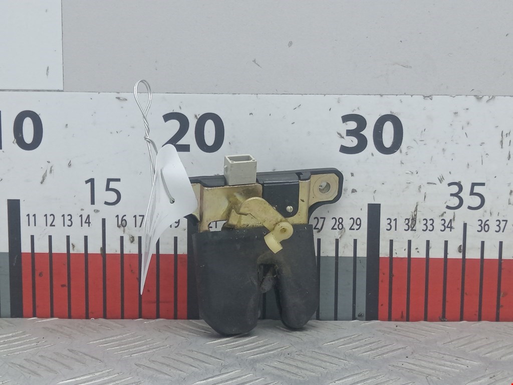 Замок багажника (крышки двери) AUDI A4 B5 1995-2001