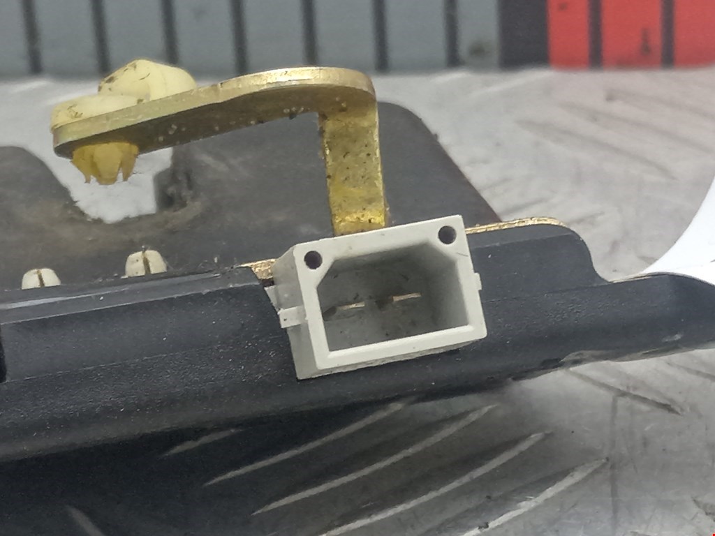 Замок багажника (крышки двери) AUDI A4 B5 1995-2001