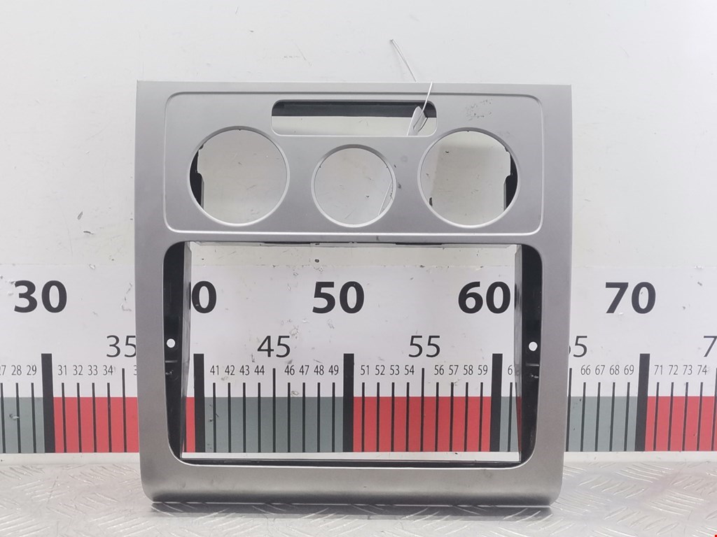 Рамка под магнитолу (под панель управления отопителем) Volkswagen Touran 1 (2003-2015)