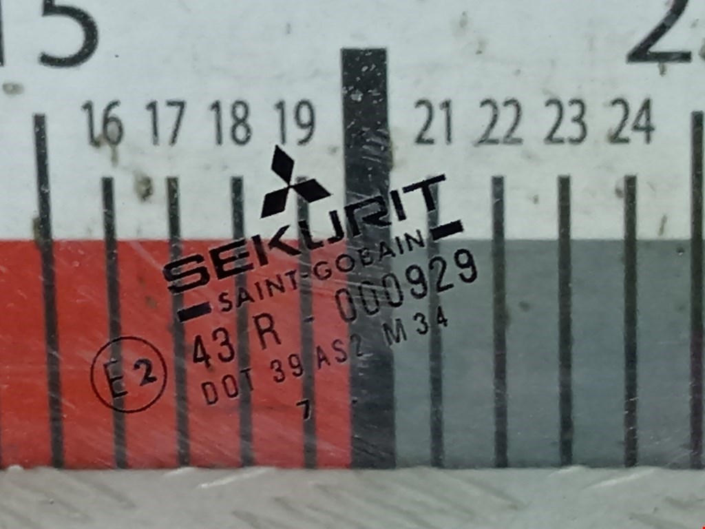 Стекло двери переднее правое MITSUBISHI Carisma 1995-1999