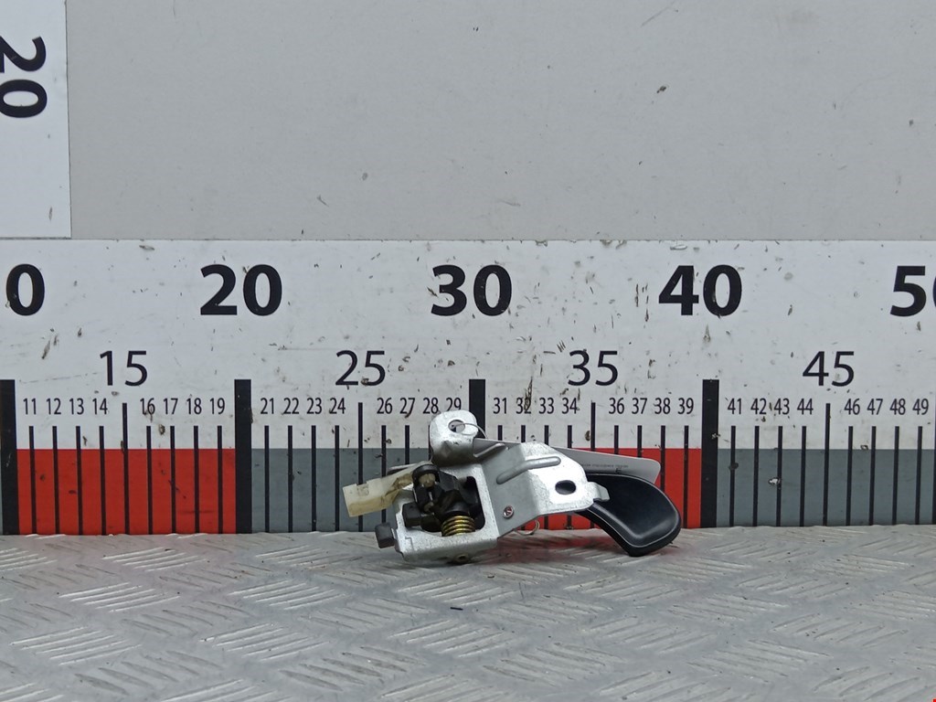 Ручка дверная передняя внутренняя левая MITSUBISHI Carisma 1995-1999