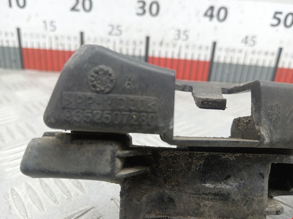 Кронштейн переднего бампера правый CITROEN C4 I 2004-2014