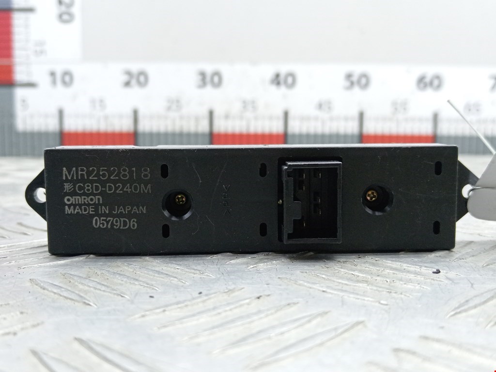 Кнопка стеклоподъемника MITSUBISHI Galant VIII 1996-2006