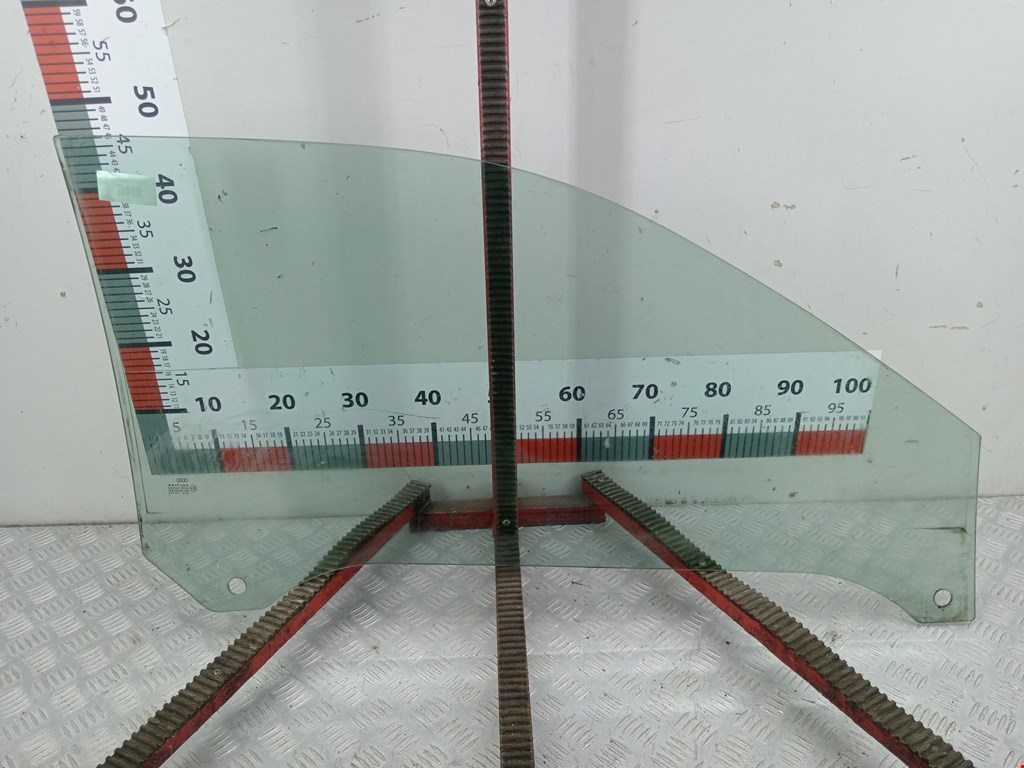 Стекло двери переднее левое AUDI A3 8L 1996-2003