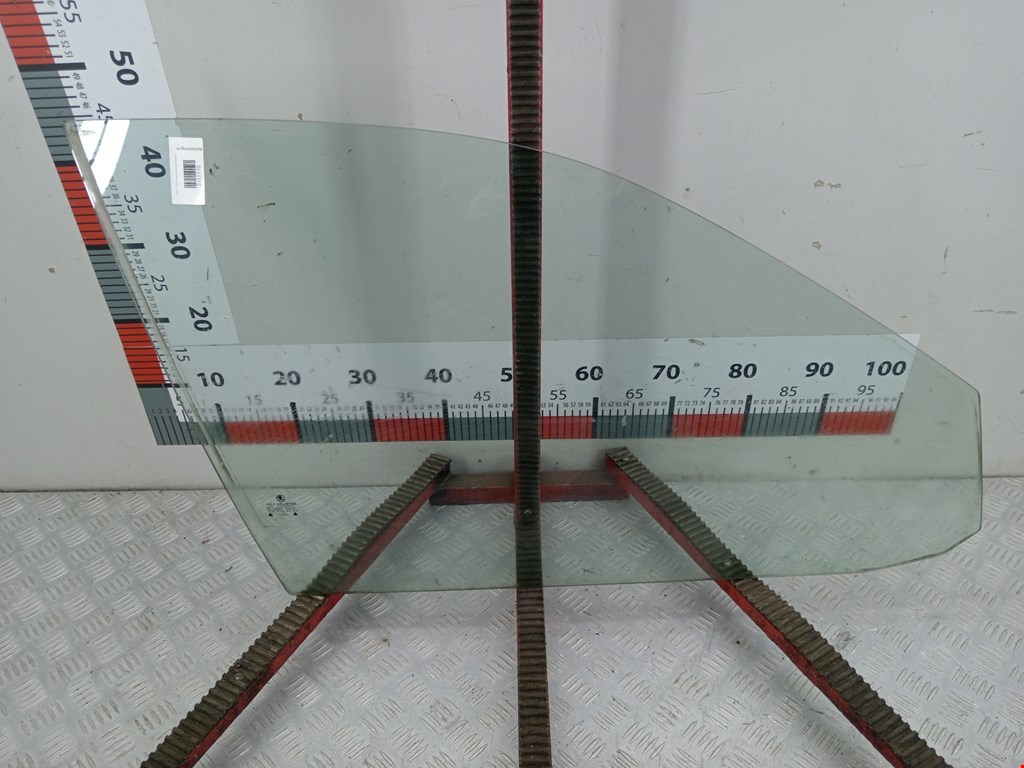 Стекло двери переднее правое SKODA Octavia A4 1U- 1997-2010