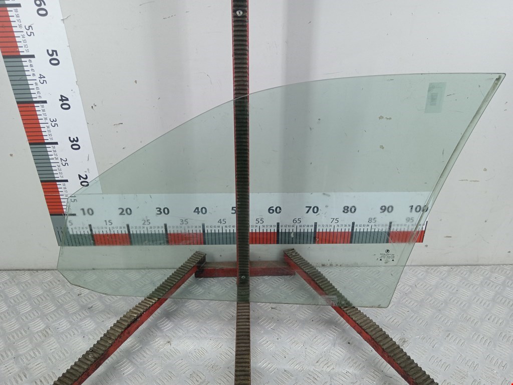 Стекло двери переднее правое SKODA Octavia A4 1U- 1997-2010