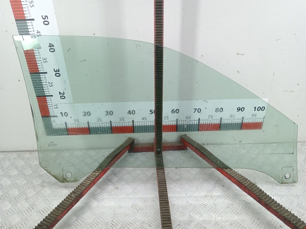 Стекло двери переднее левое AUDI A3 8L 1996-2003